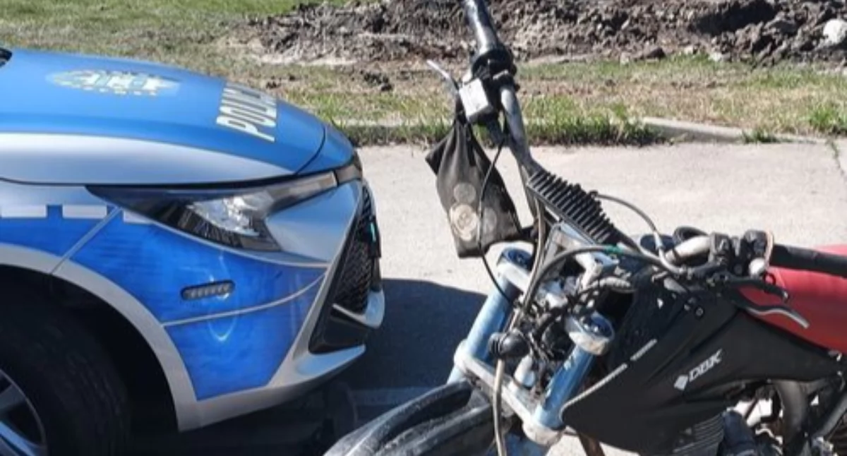 Kronika policyjna, Pościg pijanym motocyklistą Somoninie latek zatrzymany wywrotce - zdjęcie, fotografia
