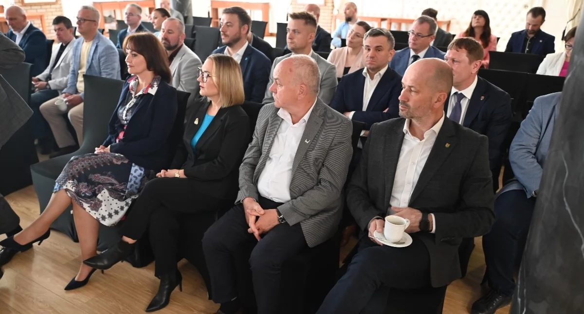 Wieści z samorządów, Metropolia coraz bliżej Samorządowcy debatowali Kartuzach kluczowej ustawie - zdjęcie, fotografia