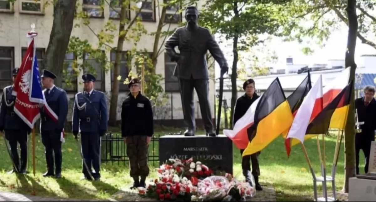 Uroczystości patriotyczne, Kartuzy Uroczystości upamiętniające rocznicę śmierci Marszałka Józefa Piłsudskiego - zdjęcie, fotografia