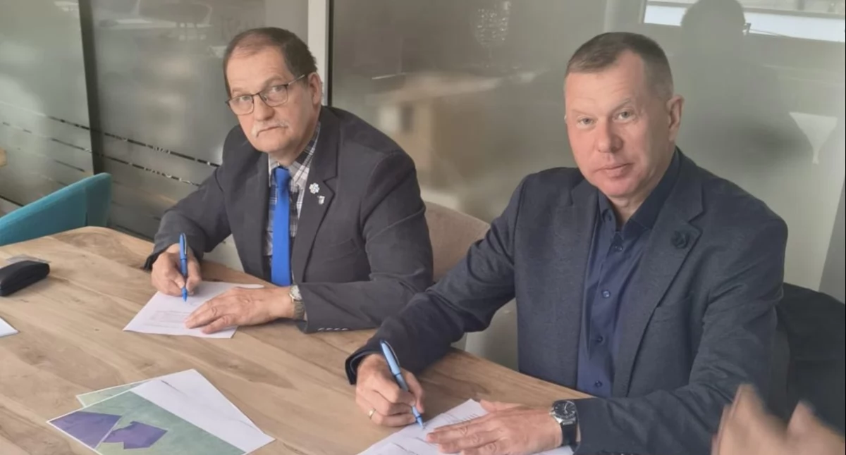 Wieści z samorządów, Gmina Somonino przejmuje teren Kaplicy planach rozwój infrastruktury sportowej - zdjęcie, fotografia