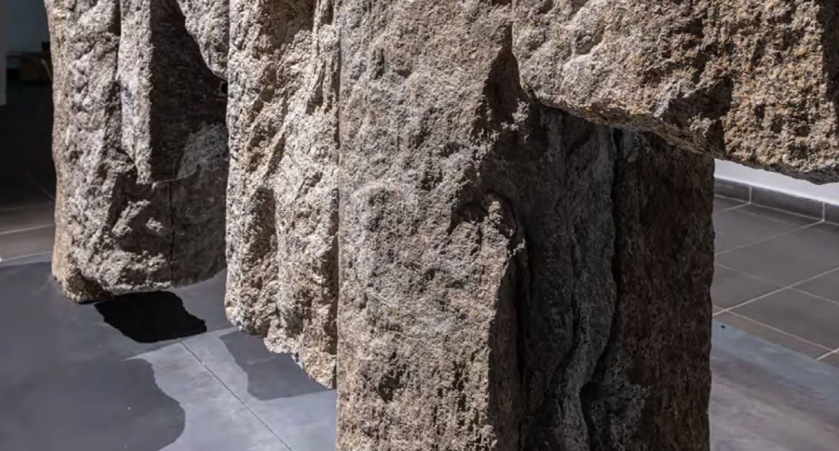 Zapowiedzi, Wystawa „Fundamenty” Macieja Wierzbickiego Galerii Refektarz Sztuka zakorzeniona kamieniu - zdjęcie, fotografia