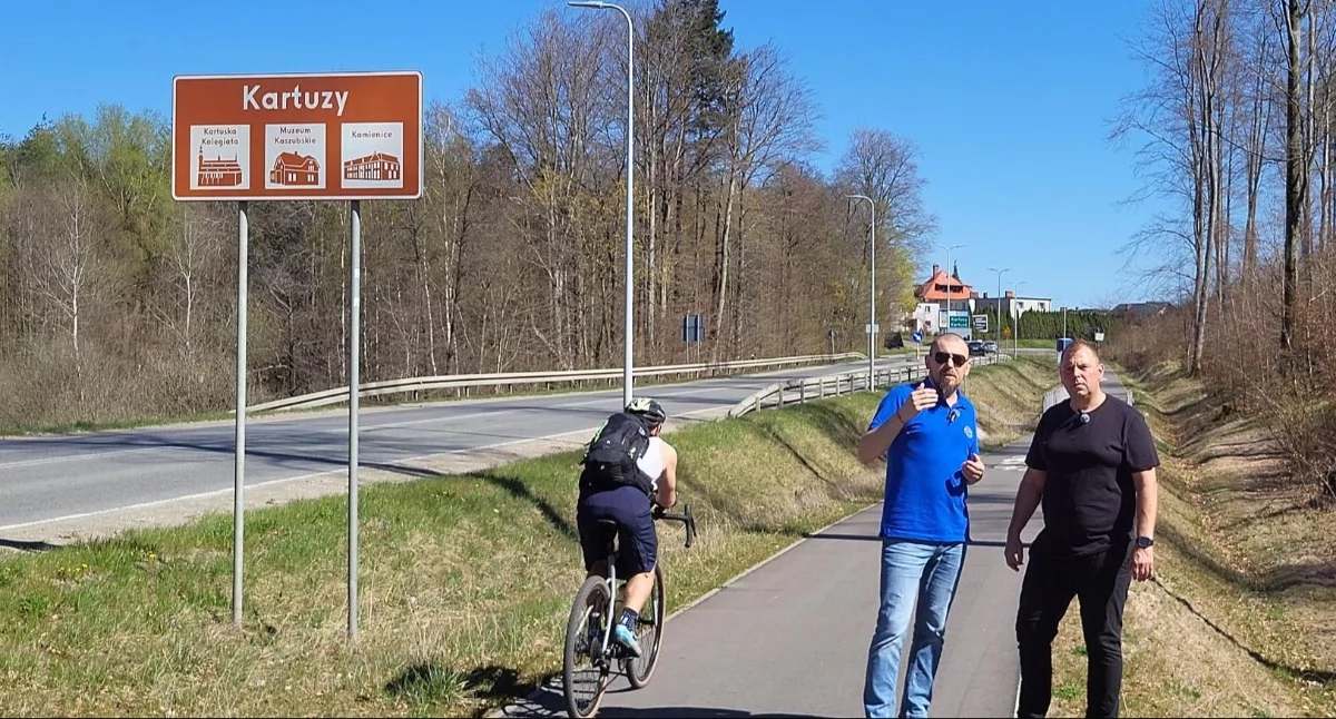 Interwencje, „To pomysł garstki rowerzystów” Mieszkańcy walczą bezpieczną trasę między Kartuzami Sierakowicami - zdjęcie, fotografia