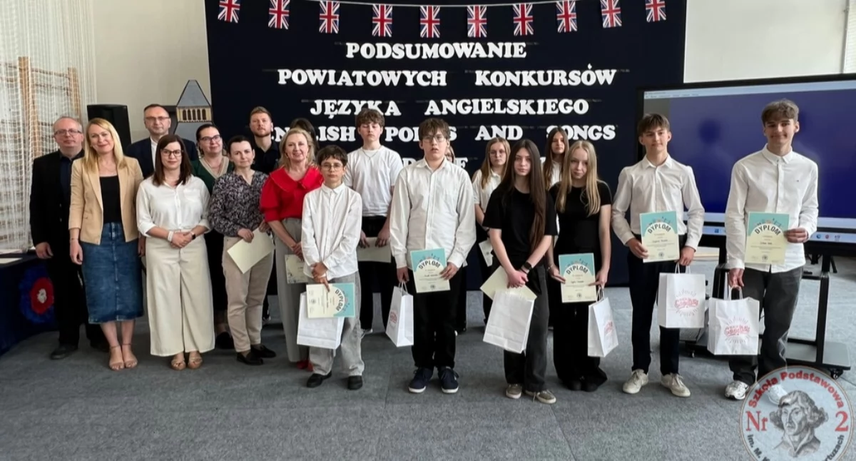 Szkoły podstawowe, Młodzież zmierzyła językiem angielskim Powiatowy Konkurs Multimedialny „The World English” Kartuzach - zdjęcie, fotografia