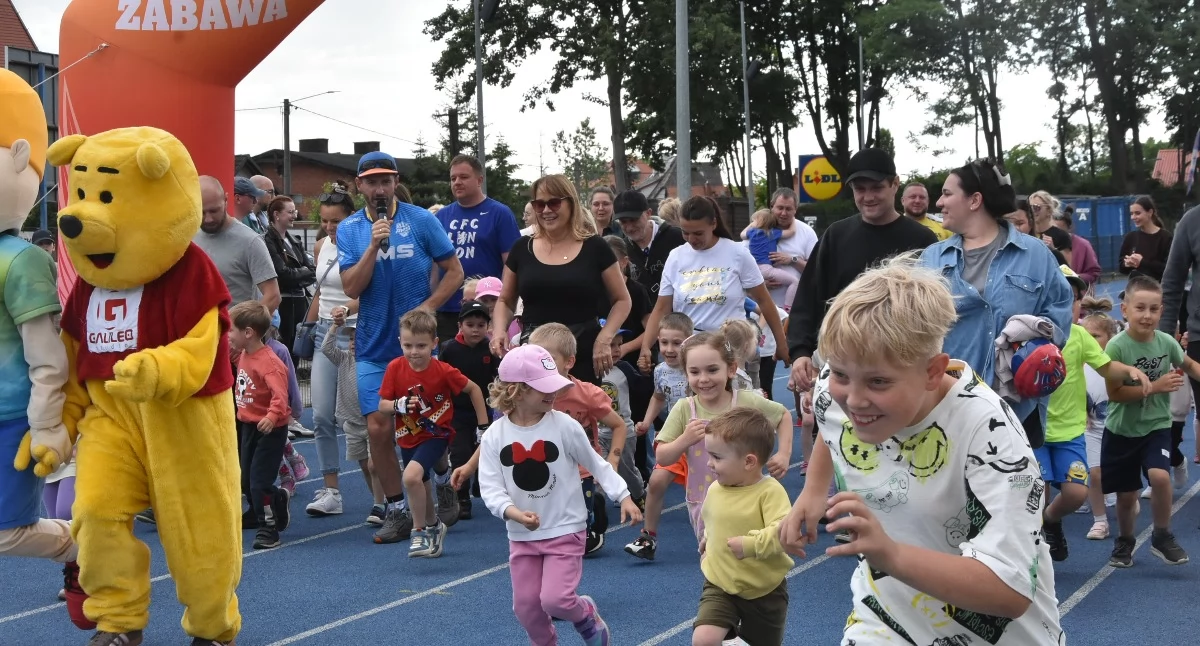 Pozostałe sporty, Aktywny dzień stadionie Kartuzach Trzecia edycja festynu Akademii Przedszkolaka - zdjęcie, fotografia