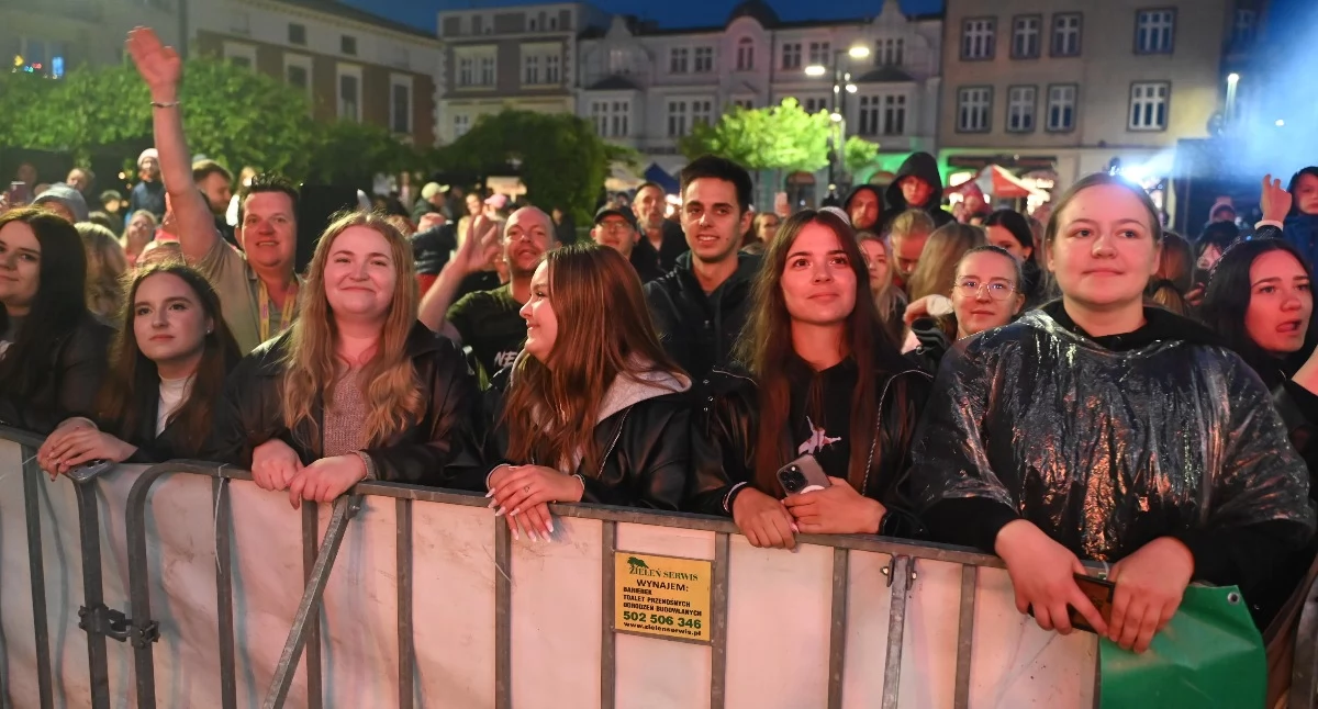 Imprezy, deszczu brakuje muzycznych emocji pierwszy dzień Powiatu Kartuskiego - zdjęcie, fotografia