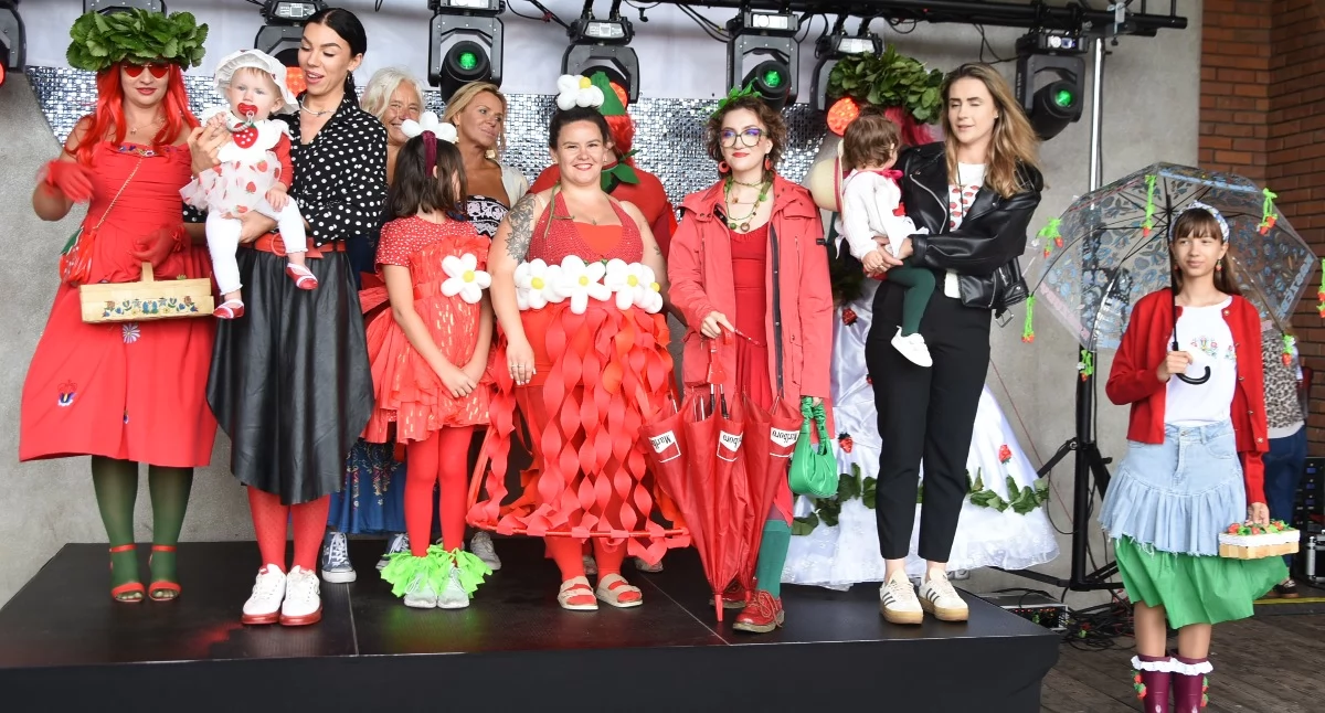 Imprezy, Jubileuszowy festiwal Truskawki Kaszubskiej Chmielnie Rekordowa tarta święto regionalnych smaków - zdjęcie, fotografia