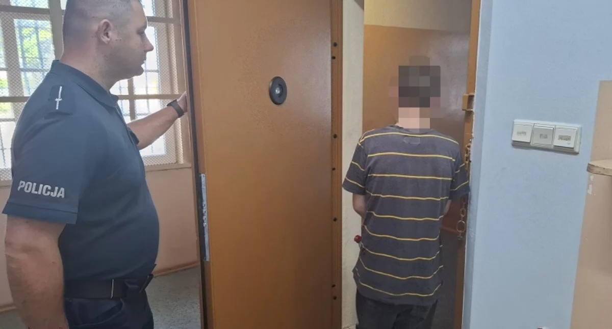 Kronika policyjna, latek powiatu kartuskiego zatrzymany Łebie Podejrzany włamania automatów zabawkami - zdjęcie, fotografia