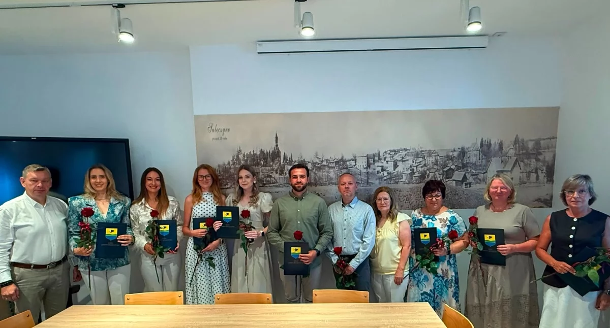 System oświaty, Awanse nauczycieli zmiany stanowiskach dyrektorów szkół gminie Sulęczyno - zdjęcie, fotografia