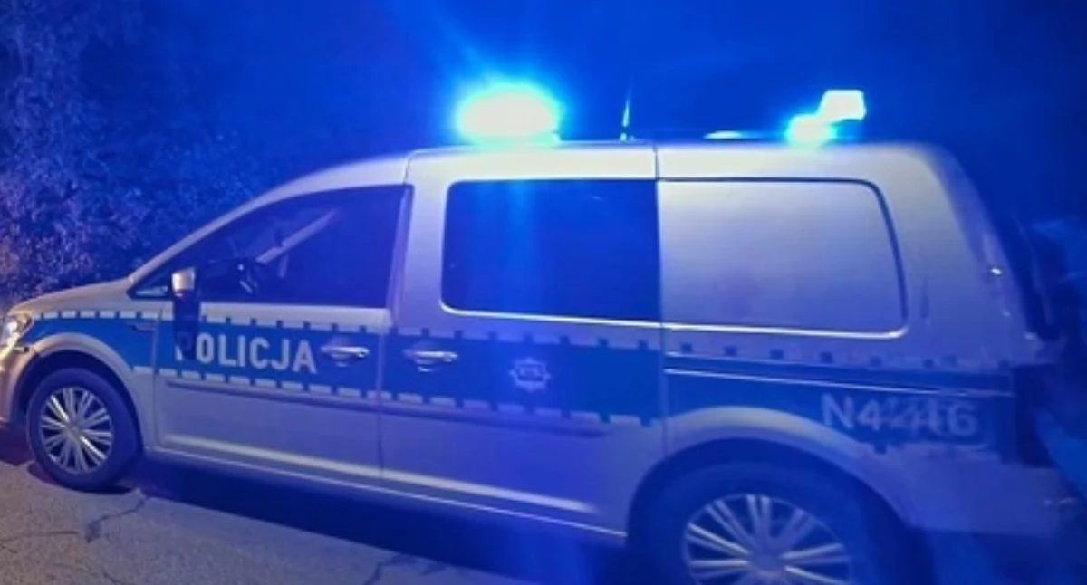 Kronika policyjna, latek uciekał przed policją Porzucił Forda pobiegł pieszo - zdjęcie, fotografia