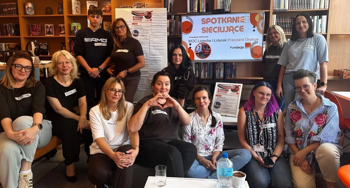 Wieści z samorządów, Liderzy Pracowni Orange spotkali Chmielnie wymiany doświadczeń inspiracji nowych pomysłów - zdjęcie, fotografia