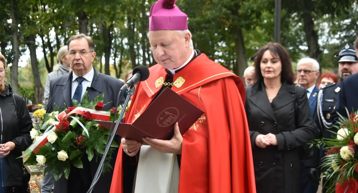 Uroczystości patriotyczne, Żukowo uczciło rocznicę męczeństwa norbertanek miasta wrócił zabytkowy czepiec - zdjęcie, fotografia