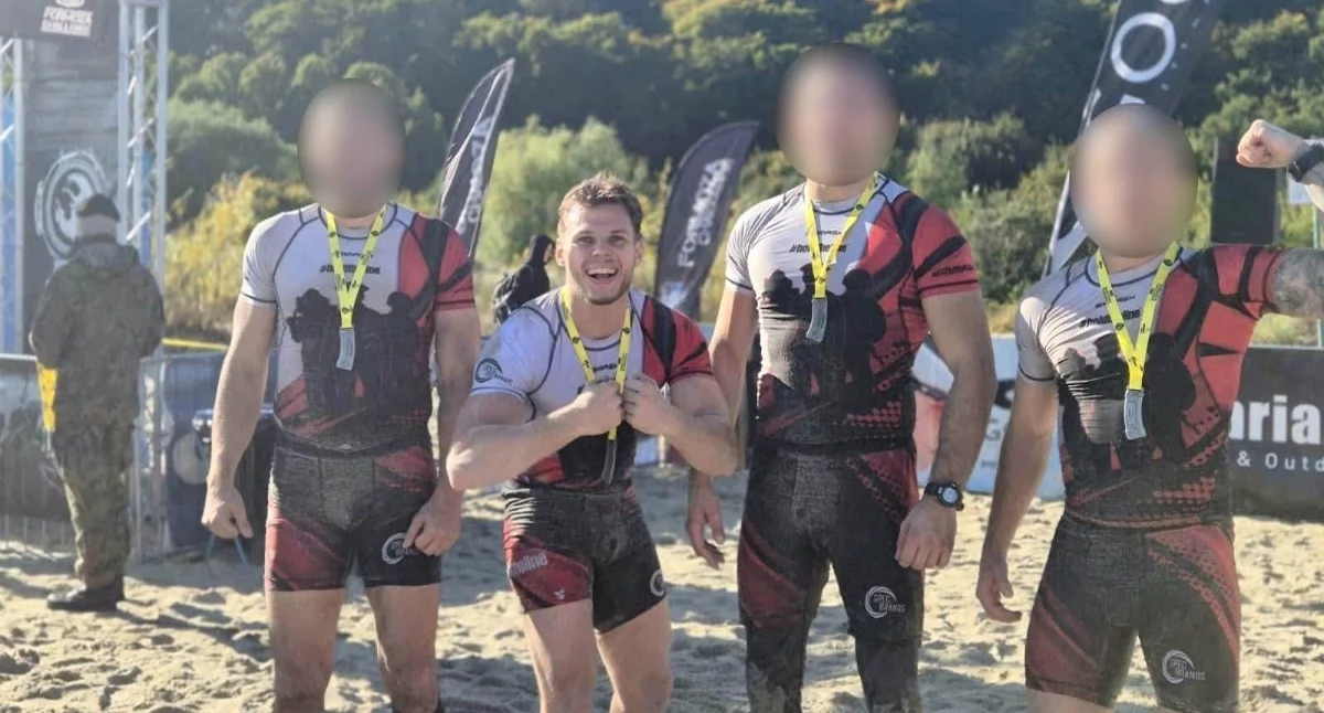 Policja, Policjant Kartuz zwycięskiej drużynie Holdtheline triumfuje FORMOZA CHALLENGE - zdjęcie, fotografia