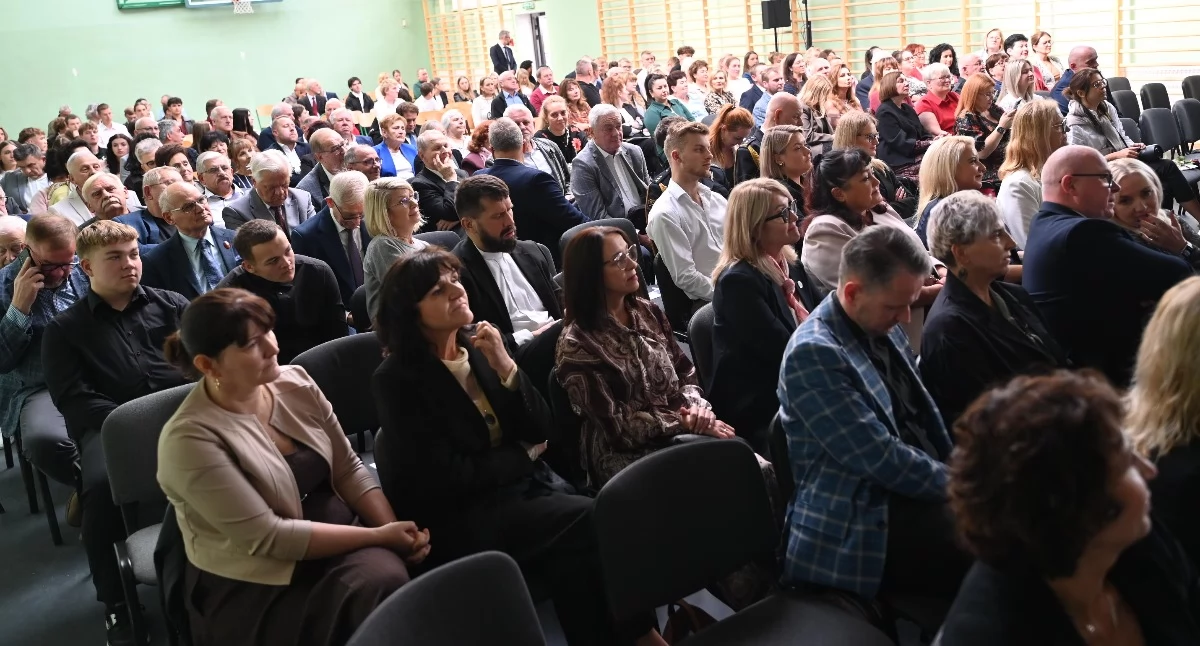 Szkoły średnie, Zespołu Szkół Technicznych Kartuzach Jubileusz tradycji doświadczenia nowoczesnego kształcenia - zdjęcie, fotografia