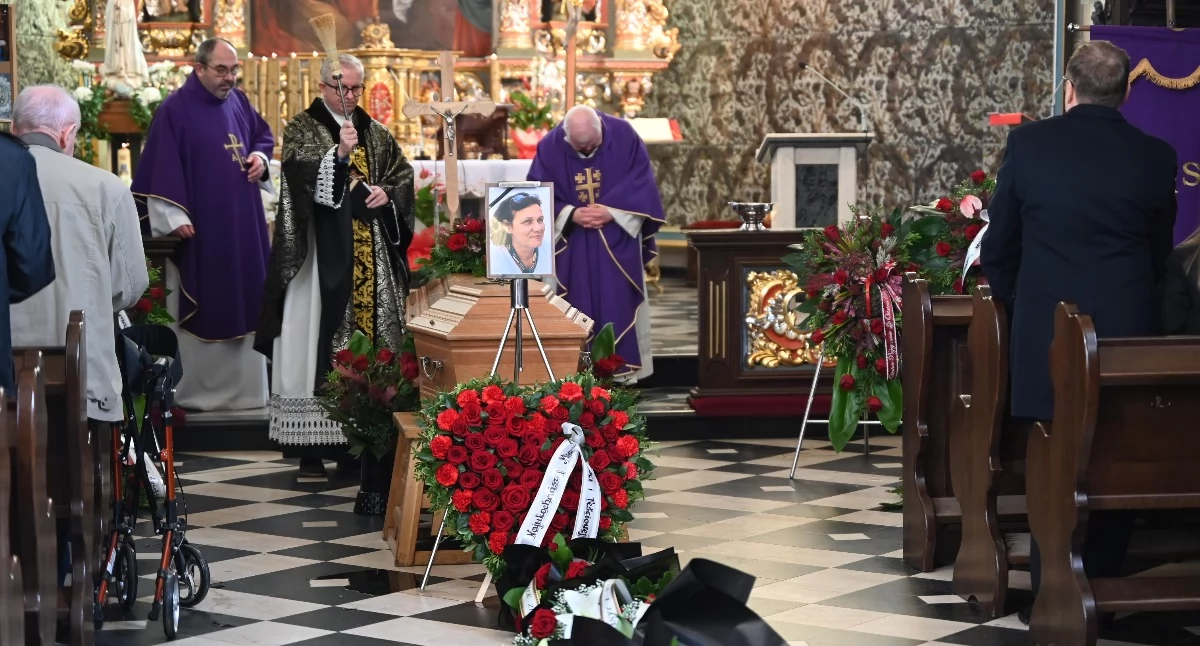 Odeszli od nas..., Kartuzy pożegnały byłą burmistrz Maria Kowalewska Koska spoczęła kartuskim cmentarzu - zdjęcie, fotografia