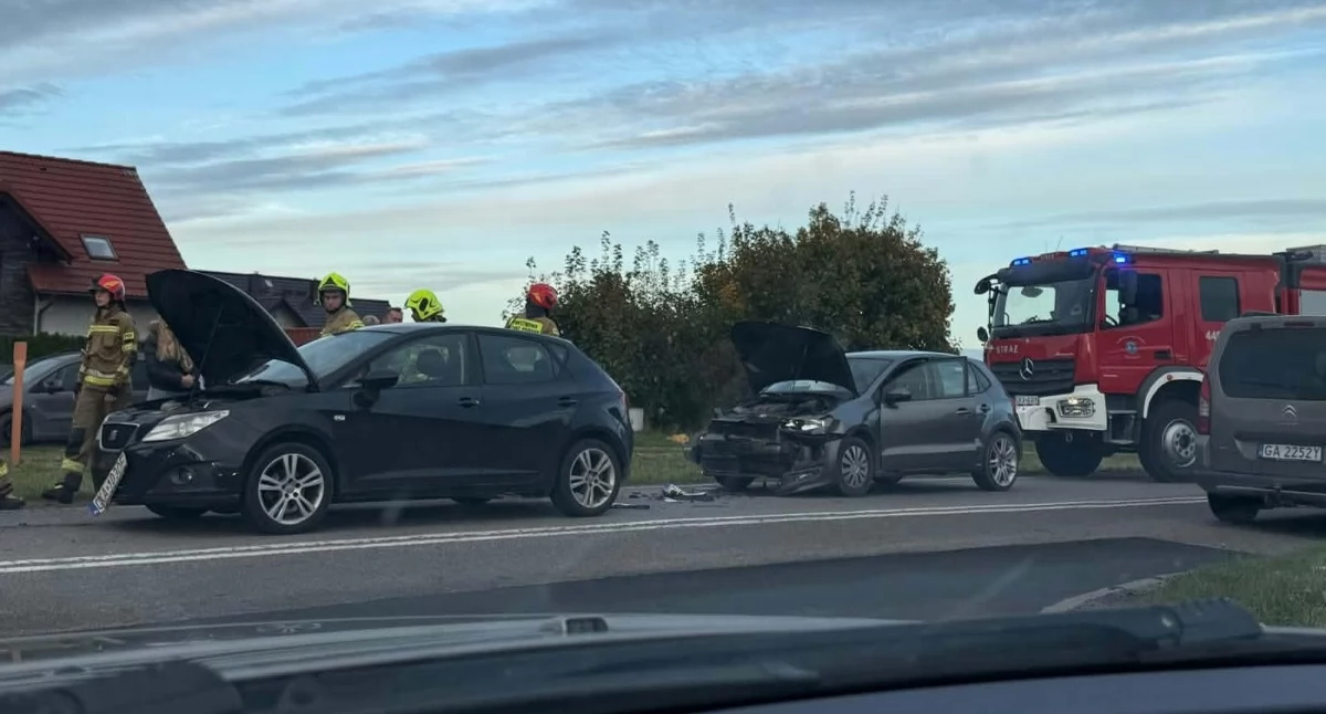 Wypadki, Dzierżążno Zderzenie trzech samochodów - zdjęcie, fotografia
