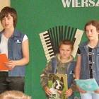 Uczniowie z kl. VI wykonują własną piosenkę pt: 