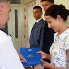 Akty nominacyjne wręczał komendant Jacek Formela /fot. KPP Kartuzy