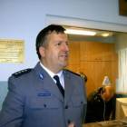 Komendant KP w Żukowie, Marek Majewski w wyremontowanym komisariacie