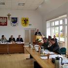 radny Szewczyk je podtrzymuje /fot. Longina Templin