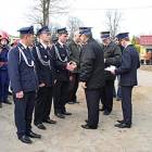 Gratulacje składa Waldemar Miłejko, zastępca pomorskiego komendanta wojewódzkiego PSP w...