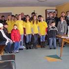 Ksiądz Czesław Las z dawcami krwi i wolontariuszami /fot. Longina Templin