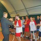 Drużyna Dream Team odbiera puchar za drugie miejsce /fot. Wioleta Ciegert