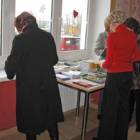 Wszyscy zebrani otrzymali materiały i ulotki informacyjne /fot. OION