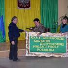 Marian Kowalewski, Danuta Kosowska i Monika Halman przygotowują wystrój sali /fot....