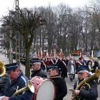 Ulicami Kartuz zebrani podążyli do Kolegiaty /fot. Mikołaj Podolski