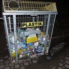 Jeden z pojemników na plastik w Kartuzach /fot. Anna Kędzierska