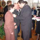 Burmistrz Gminy Kartuzy odznaczał Jubilatów medalami przyznanymi przez Prezydenta RP....