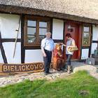 Starej chaty w Bielickowie pilnuje tabacznik /fot. Longina Templin