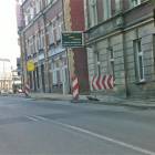 Na skrzyżowaniu ulic Jeziorna i Gdańska podczas remontu chodnika usunięto znak A-7...