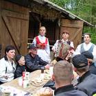 Piosenka z dedykacją dla strażaków z OSP w Mirachowie /fot. Longina Templin