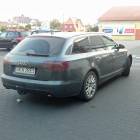 Przed Lidlem tuż przed samym wejściem do marketu, choć miejsc parkingowych nie brakuje...