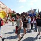 Przemarsz grup na rynku w Kartuzach /fot. M