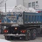 Wiele firm wywozi hałdy śniegu /fot. Andrzej Baranowski