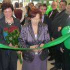 Przecięcia wstęgi dokonała m. in. starosta powiatu kartuskiego Janina Kwiecień /fot....