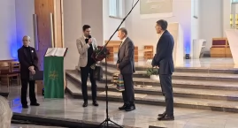 Chóry zaśpiewały pieśni jubilata. 65 urodziny Kazimi&hellip;