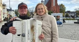 Pani Elżbieta po latach odwiedziła Kartuzy. Muzyka p&hellip;