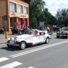 Piknik rozpoczął się efektowną paradą motocykli i samochodów w stylu retro /fot....