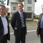 Od lewej: Andrzej Puzdrowski - dyrektor Zarządu Dróg Powiatowych, Henryk Pietras -...