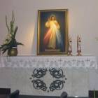 Kamienne ołtarze zastąpiły bogato rzeźbione ołtarze drewniane /fot. DWK
