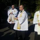 Zmodernizowaną trasę poświęciło czterech księży. Od lewej: ks. Alojzy Marszall i ks....