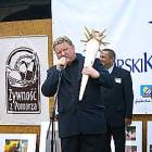 Daniel Czapiewski wręczył symboliczne maczugi kaszubskie