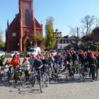 Na starcie rajdu stanęło kilkudziesięciu rowerzystów /fot. BG
