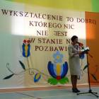 Uroczystość w nowej sali ćwiczeń poprowadziła Ewa Kasprzak, dyrektor szkoły /fot. BG