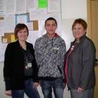 Dawid Wencel (kl.3j) w towarzystwie Katarzyny Grabowskiej - Sulki (z lewej) i pedagog...