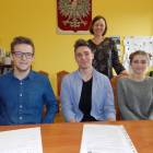 Od prawej: Klaudia Kuczyńska, zast. dyr. Magdalena Rotter, Adam Żołnowski i Łukasz...