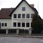 ... parking przy Parafialnej Szkole Podstawowej w Żukowie /fot. Longina Templin